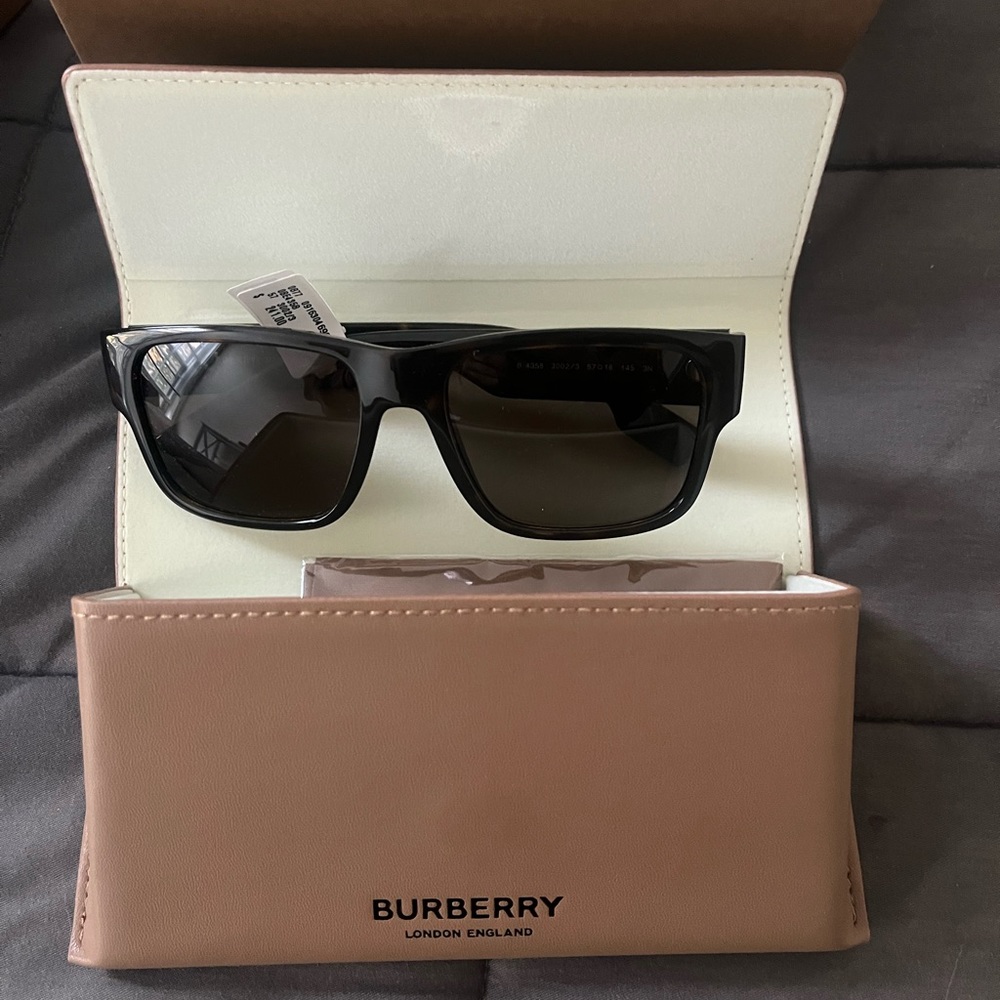 Burberry Sunglasses BE4358 Knight